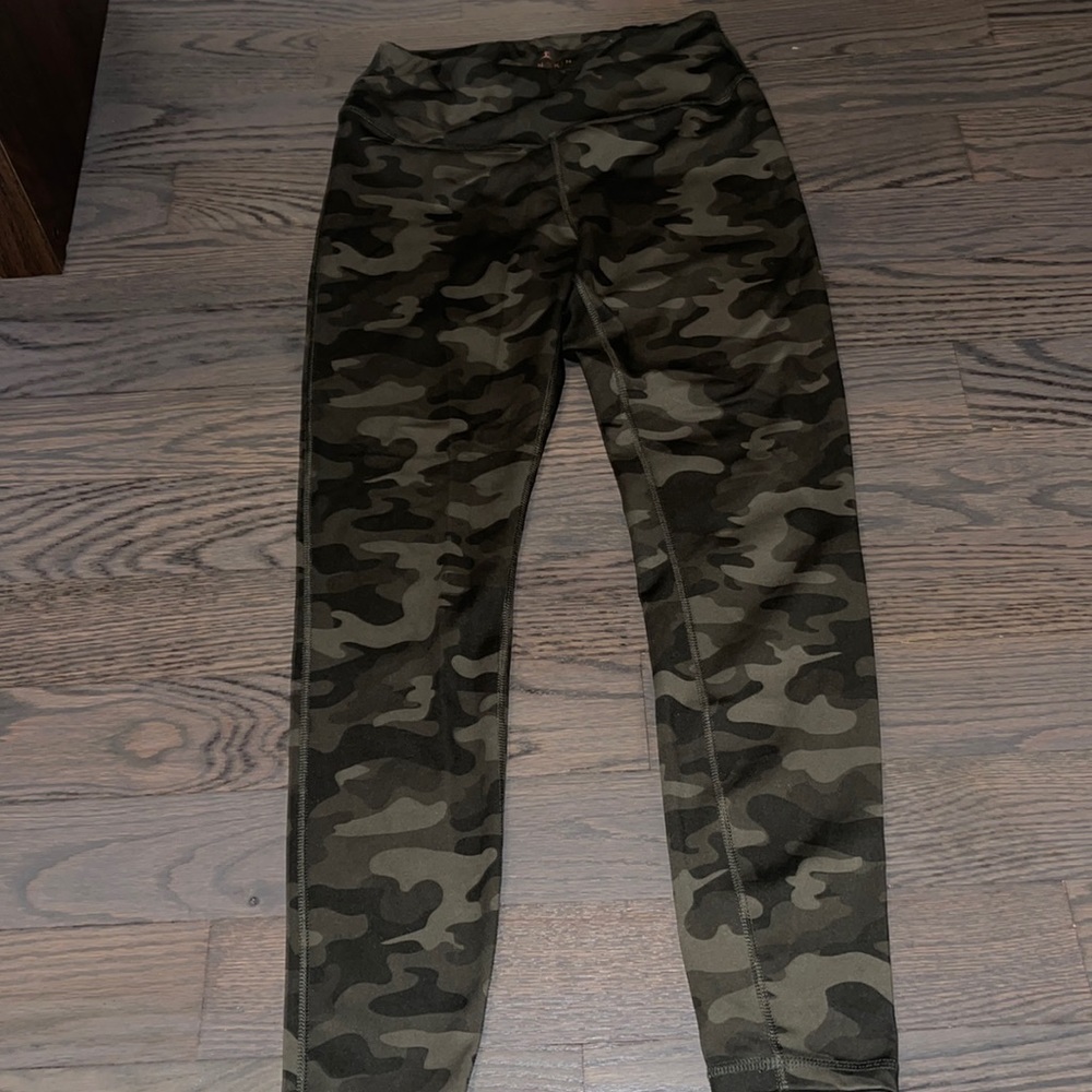 Danskin camouflage leggings. Size M